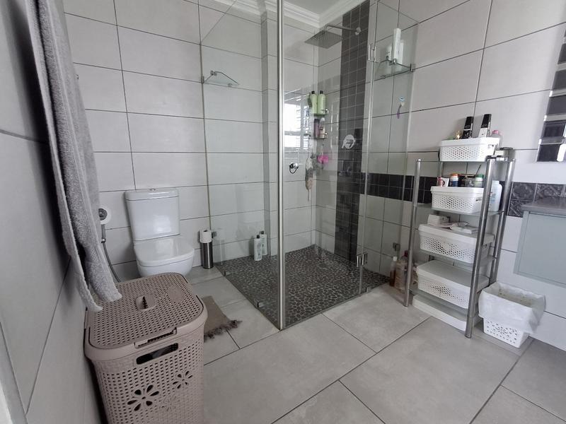 5 Bedroom Property for Sale in Sandy Point Western Cape